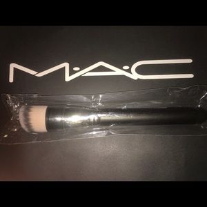 MAC Brush #170